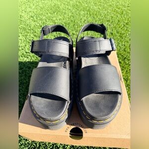 Excellent condition Dr. Martens Air Wair women’s platform sandals